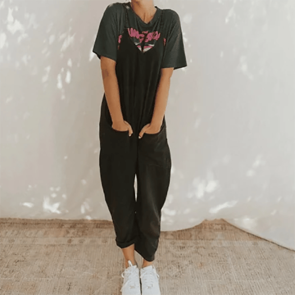 Minimalistisk jumpsuit med lommer og V-hals