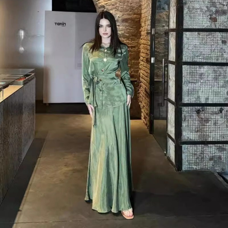 Skjorte med slips i midjen og elegant langt skjørtsett for kvinner