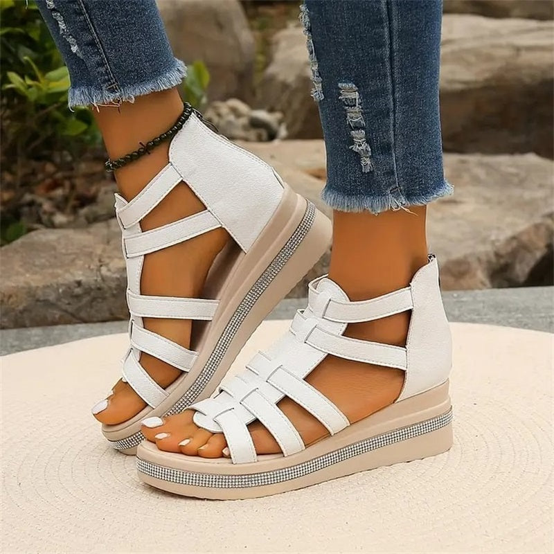 Kilesandaler med rhinestone-dekorasjon
