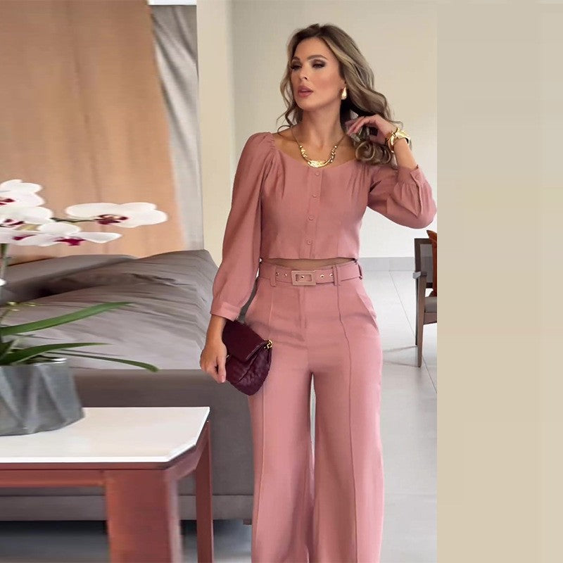 Elegant 2-delt sett med rosa topp med firkantet utringning og bukser med vide ben