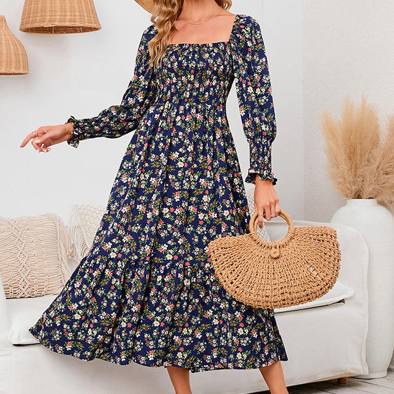 Elegant damekjole med utsvingte ermer og blomstermønster