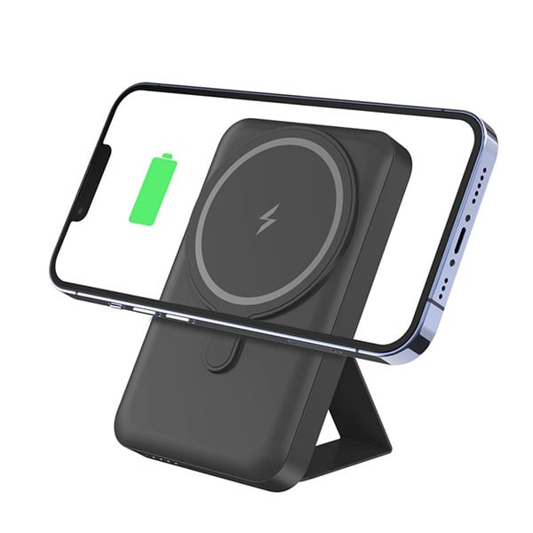 Powerbank med magnetisk sugekraft og sammenleggbart stativ