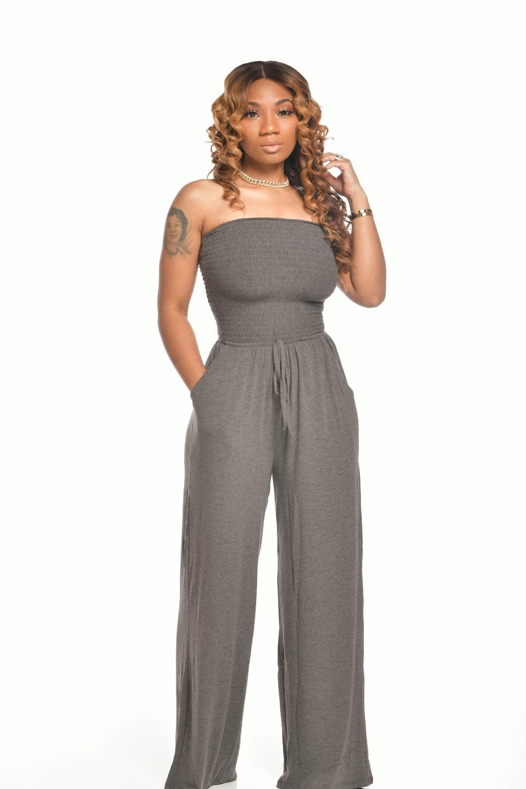 đ„2023 Varmt salg 49% avslag-Off Shoulder Solid Color Smocked Jumpsuit