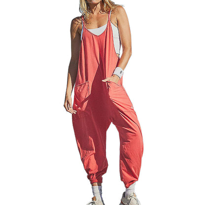 Minimalistisk jumpsuit med lommer og V-hals