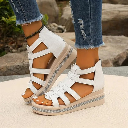 Kilesandaler med rhinestone-dekorasjon