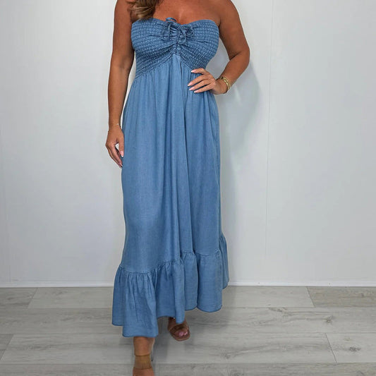Denim maxi-kjole med halterhals for kvinner